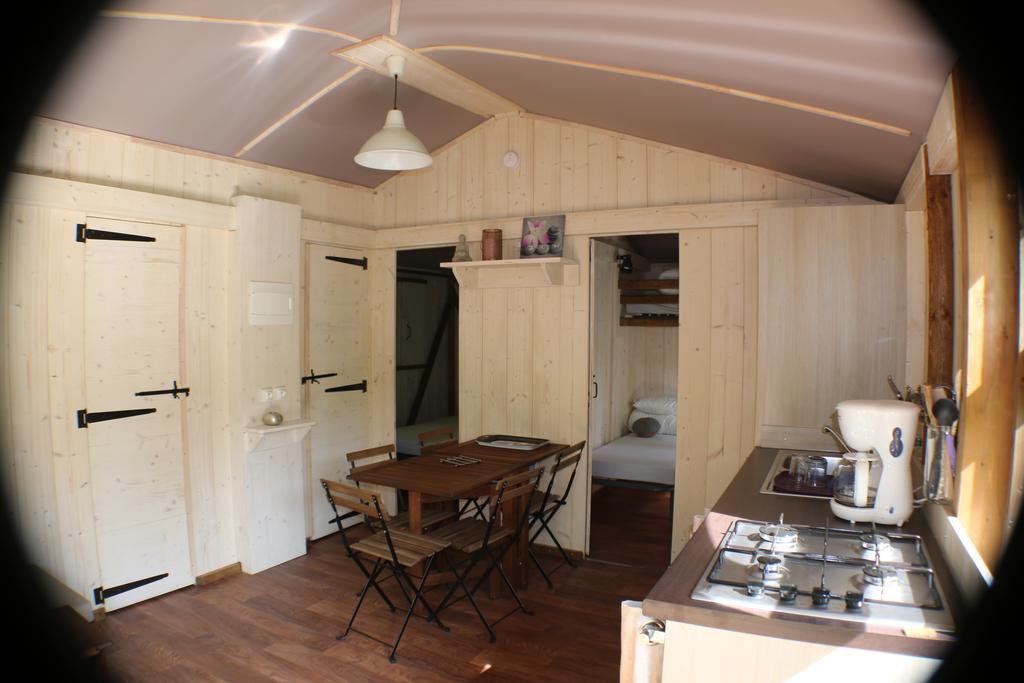 Camping Moulin De Chaules Saint-Constant Εξωτερικό φωτογραφία